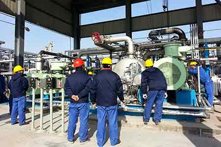 肯富（fù）來兩級串聯火炬氣回收液環壓縮機組在陝（shǎn）西延長石油集團使用現場